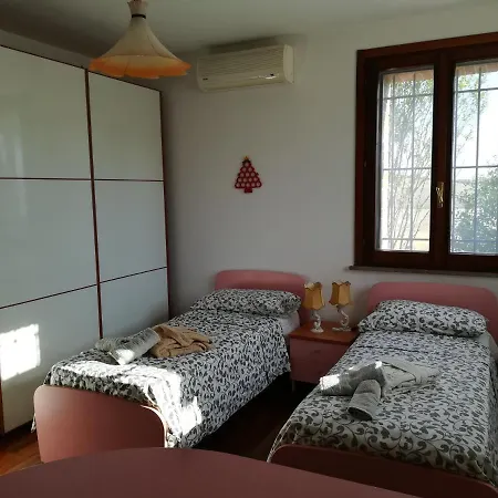 Otel Con Piscina Coriano